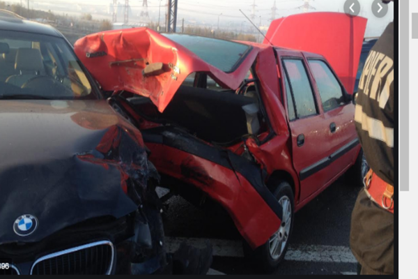 Nu a păstrat distanța și a produs un carambol pe o stradă din Tăuți