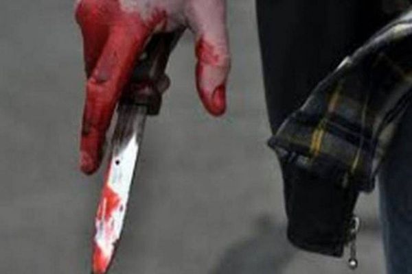 Un bărbat a fost înjunghiat în timpul unui scandal pornit la beție. Un agresor a fost reținut!