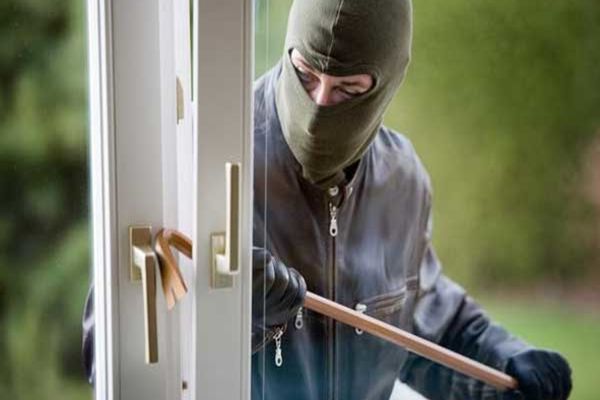 Infractor de mic. Deși are doar 15 ani este bănuit de comiterea mai multor furturi