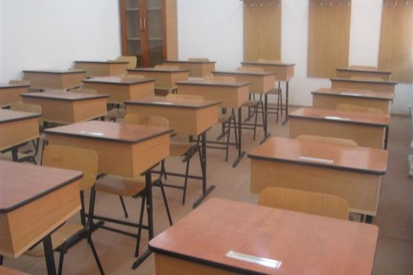 44 de școli din județul Alba intră în scenariul ROȘU- cursuri excusiv online