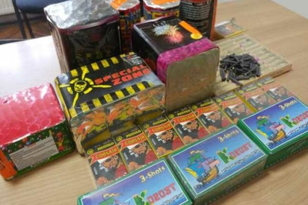 Pirotehnice scoase la vânzare fără autorizație