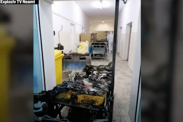 Primele IMAGINI cu salonul ATI mistuit de foc de la spitalul din Piatra Neamț. Camera s-a făcut scrum - VIDEO