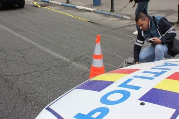 Copil neatent, lovit de mașină