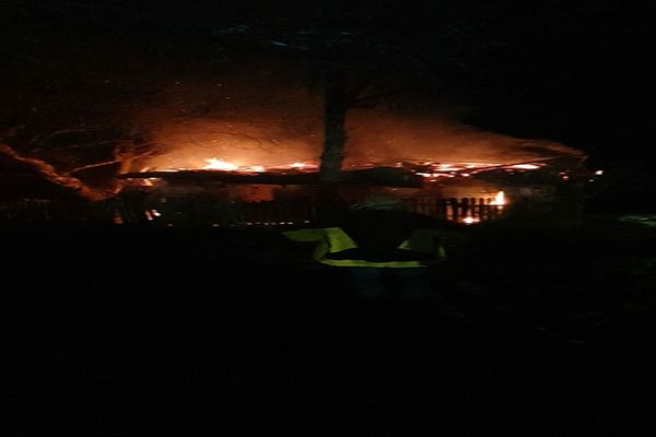 Incendiu la o casă nelocuită din Valea Verde (FOTO)