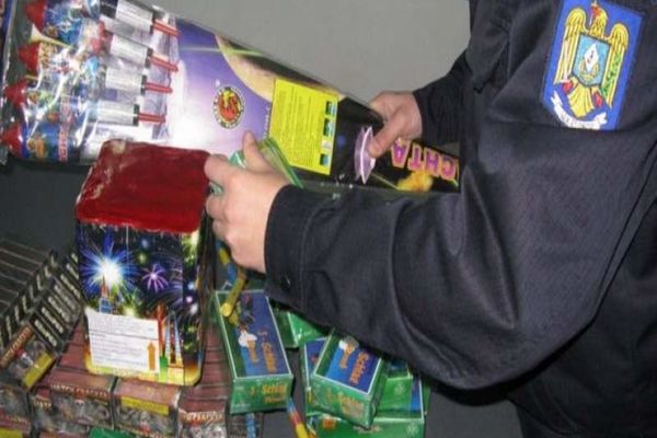 150 de articole pirotehnice, confiscate de polițiști, la Șebeș