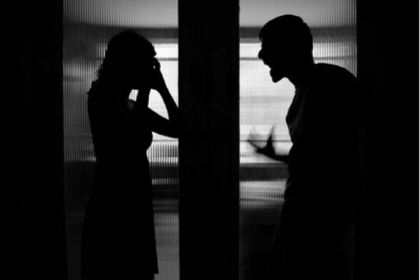 Un bărbat din Blaj s-a ales cu ddosar penal după ce și-a amenințat soția