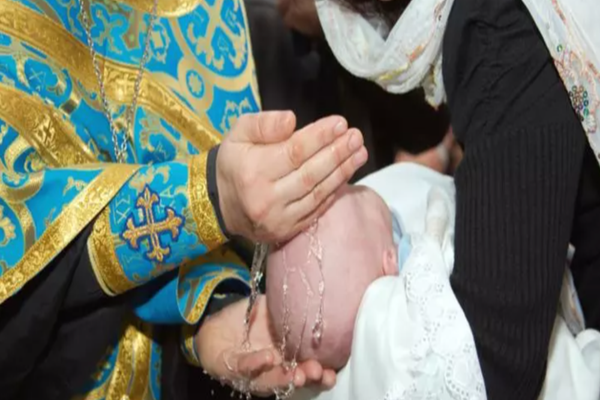 Reacția Bisericii Ortodoxe Române la cererea de schimbare a ritualului botezului