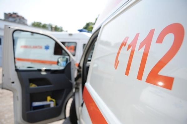 Doi adolescenți au avut nevoie de îngrijiri medicale după ce o tânără i-a accidentat și și-a continuat drumul