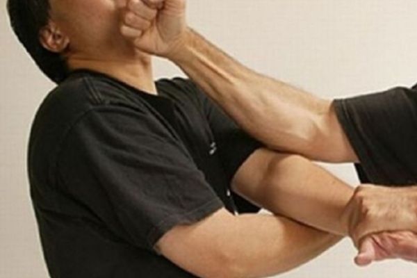 Și-a bătut propriul tată!