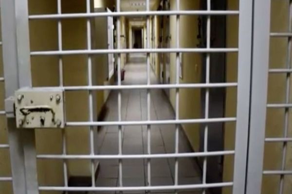 Va sta un an și 8 luni la închisoare pentru că s-a urcat băut la volan