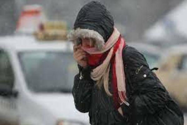 Nu scăpăm de frig, ploi, ninsori și intensificări ale vântului! Avertizare meteo valabilă până marți dimineața