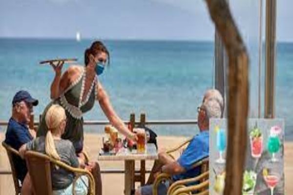 Agențiile de turism propun ca România să preia modelul Greciei pentru a redeschide sezonul turistic