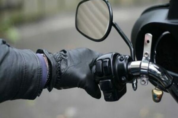 Adolescenți fără permis, depistați de polițiști conducând motociclete