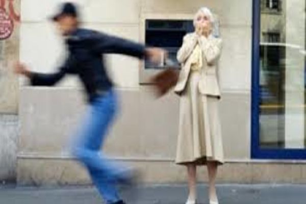 Doi bărbați din Mureș sunt cercetați, sub control judiciar, pentru tâlhărie