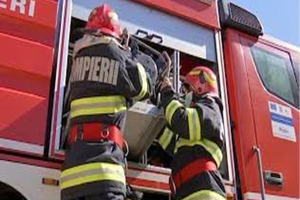 Recomandările pompierilor pentru noaptea de Înviere