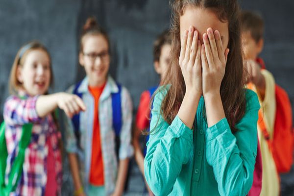Elevi: Grupurile anti-bullying nu sunt soluţia pentru problema violenţei şcolare, ci instruirea profesorilor şi consilierilor şcolari