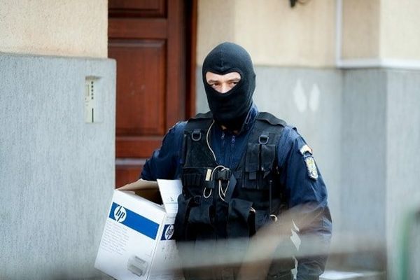Peste 100 de percheziții în 24 de județe în dosare de infracțiuni economice