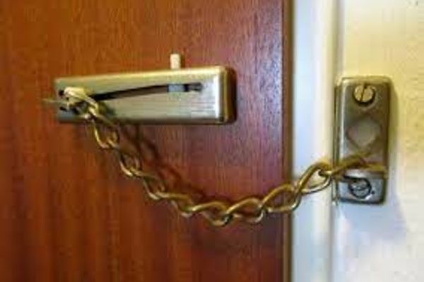 A ”evadat” de la domiciliu unde era în arest