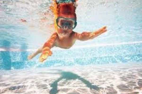 În fiecare an, mai ales în sezonul estival, copiii își pierd viața din cauza înecului. Ce poți face pentru a opri asta?