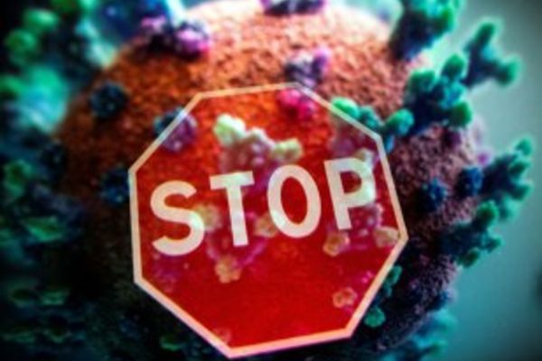 Prima țară din Europa care ÎNCHIDE frontierele pentru călătorii nevaccinați COVID-19