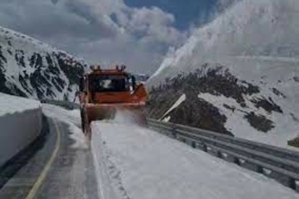 Mită pentru deszăpezirea ”Transalpinei” La ce era folosit drumul