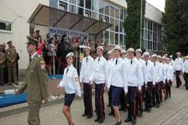 Ministerul Apărării anunţă rată de promovare de 100%  la examenul de bacalaureat în colegiile din Alba-Iulia, Breaza, Câmpulung Moldovenesc şi Craiova