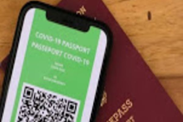 Certificatul Covid - OBLIGATORIU pentru elevi și profesori, pentru a intra la cursuri, în Italia. În ce situații riscă dascălii să rămână fără SALARIU