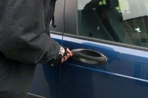 Tânăr reținut pentru un furt eșuat