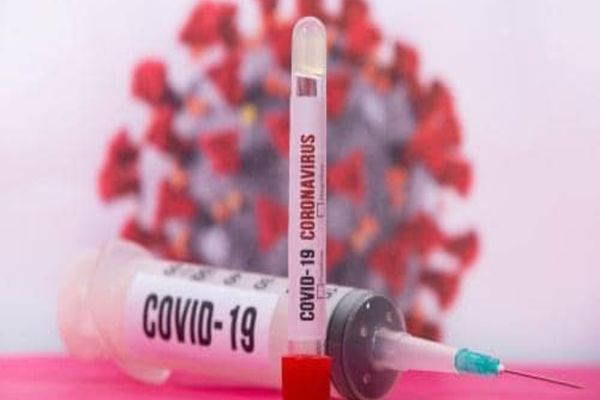 Persoanele vaccinate cu schemă completă scapă de izolare dacă au intrat în contact cu un pacient cu COVID