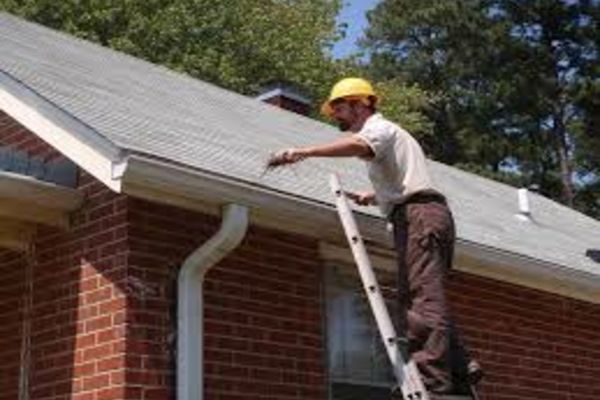 O nouă înșelătorie face VICTIME printre bătrâni: metoda BURLANUL