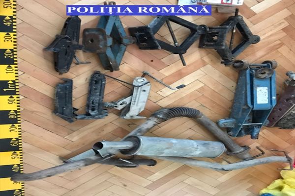 FOTO/VIDEO-Percheziții la o grupare de hoți de catalizatoare din Alba și Sibiu. Trei persoane au fost reținute