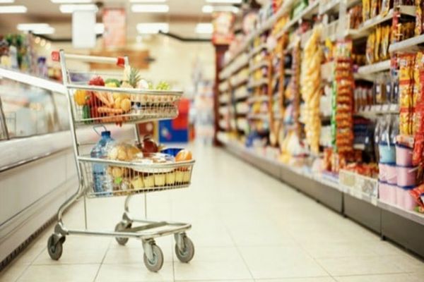 Supermarket din România, amendat pentru practici înșelătoare și agresive din cauza cupoanelor pentru reduceri
