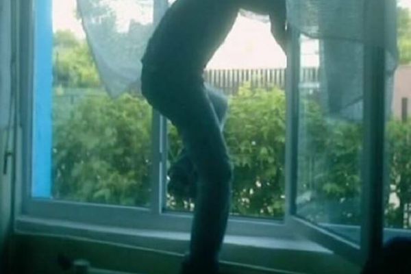 Hoț prins în flagrant de polițiști! Unde a încercat acesta să dea spargerea