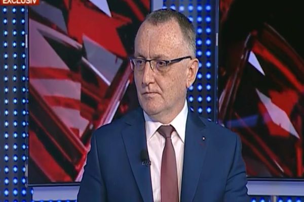 Cîmpeanu: "Elevii vor da teze, cu prezență fizică, în primele două săptămâni din ianuarie 2022"