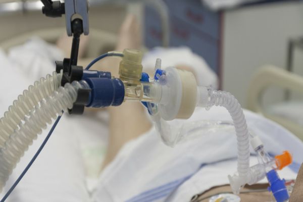  Doar 3 paturi ATI pentru pacienții bolnavi de COVID-19 sunt libere