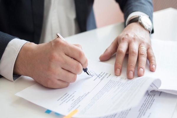 Cum a încercat un administrator de firmă să-și păcălească colaboratorii