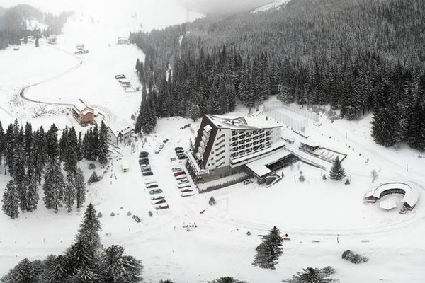 Ninge la munte ca în povești - Stratul de zăpadă măsoară 15 centrimetri! Prognoza meteo pentru următoarea perioadă