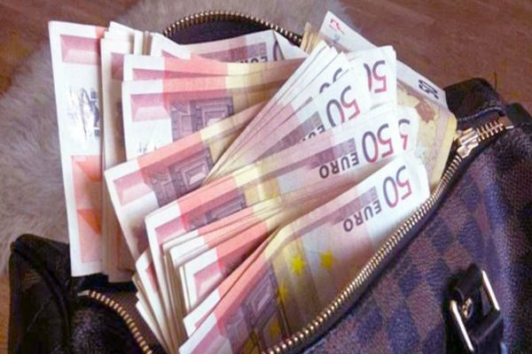 Un bărbat din Alba Iulia a păcălit o parohie din Neamț cu 28.000 de euro! Ce le-a promis șarlatanul