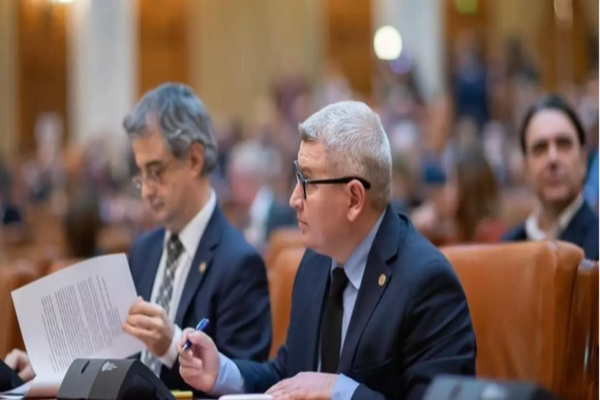 Florin Roman „Negociem cu USR și PSD formarea unei coaliții. Nu pot spune acum cu cine vom bate palma”