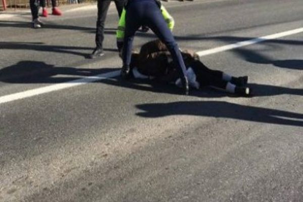 Adolescentă accidentată de o șoferiță neatentă