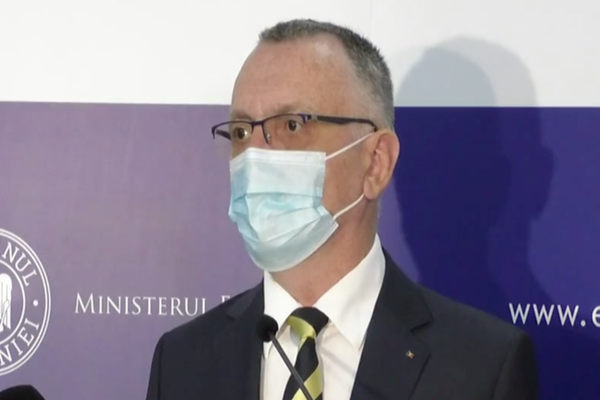 Sorin Cîmpeanu spune că testarea pe bază de salivă nu este un act medical: „Testul se poate asemăna și cu cel de sarcină sau cu tăierea unghiilor”