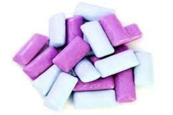 Ce se întâmplă când înghiți guma de mestecat