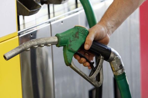 VIDEO Prețurile CARBURANȚILOR au explodat. Un plin s-a scumpit cu până la 30 de bani într-o lună