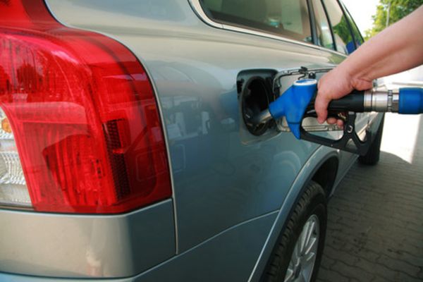 A alimentat la PECO și a ”uitat” să plătească! Ce riscă acum șoferul