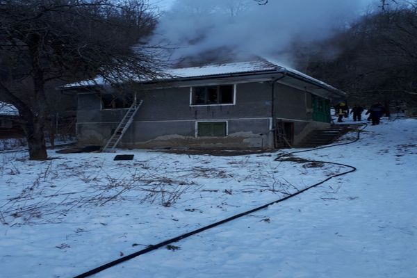 Incendiu la o casă în Baia de Arieș