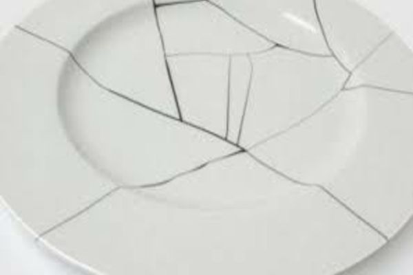 Nu mai ține nicio clipă aceste farfurii în casă! Îți pot crea grave probleme de sănătate