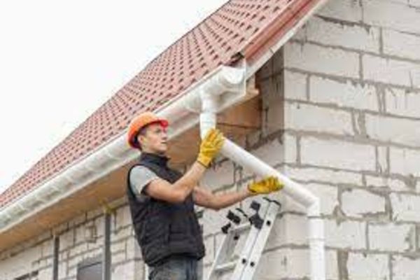 Percheziții în Turda! Un bărbat reținut și alți patru căutați de Poliția Alba pentru înșelăciune prin metoda ”Acoperișul”