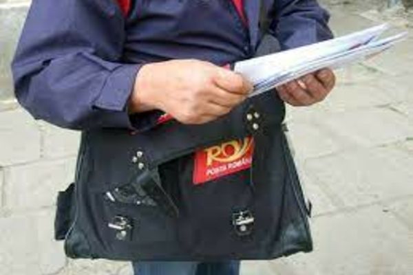 Fostă poștăriță, săltată de polițiști! A furat peste 35.000 de lei din alocații, pensii și indemnizații