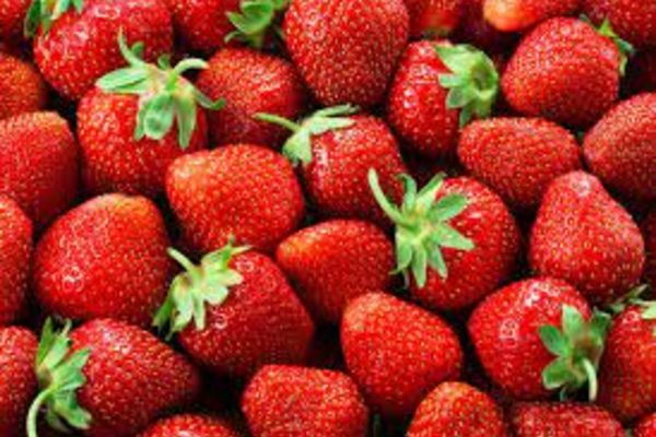 Fructul banal care face adevărate miracole în tratamentele cosmetice. Folosește-l pentru ten, corp și păr