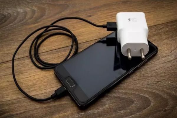 Ce poți păți dacă îți încarci telefonul în locuri publice. Sigur nu știai asta